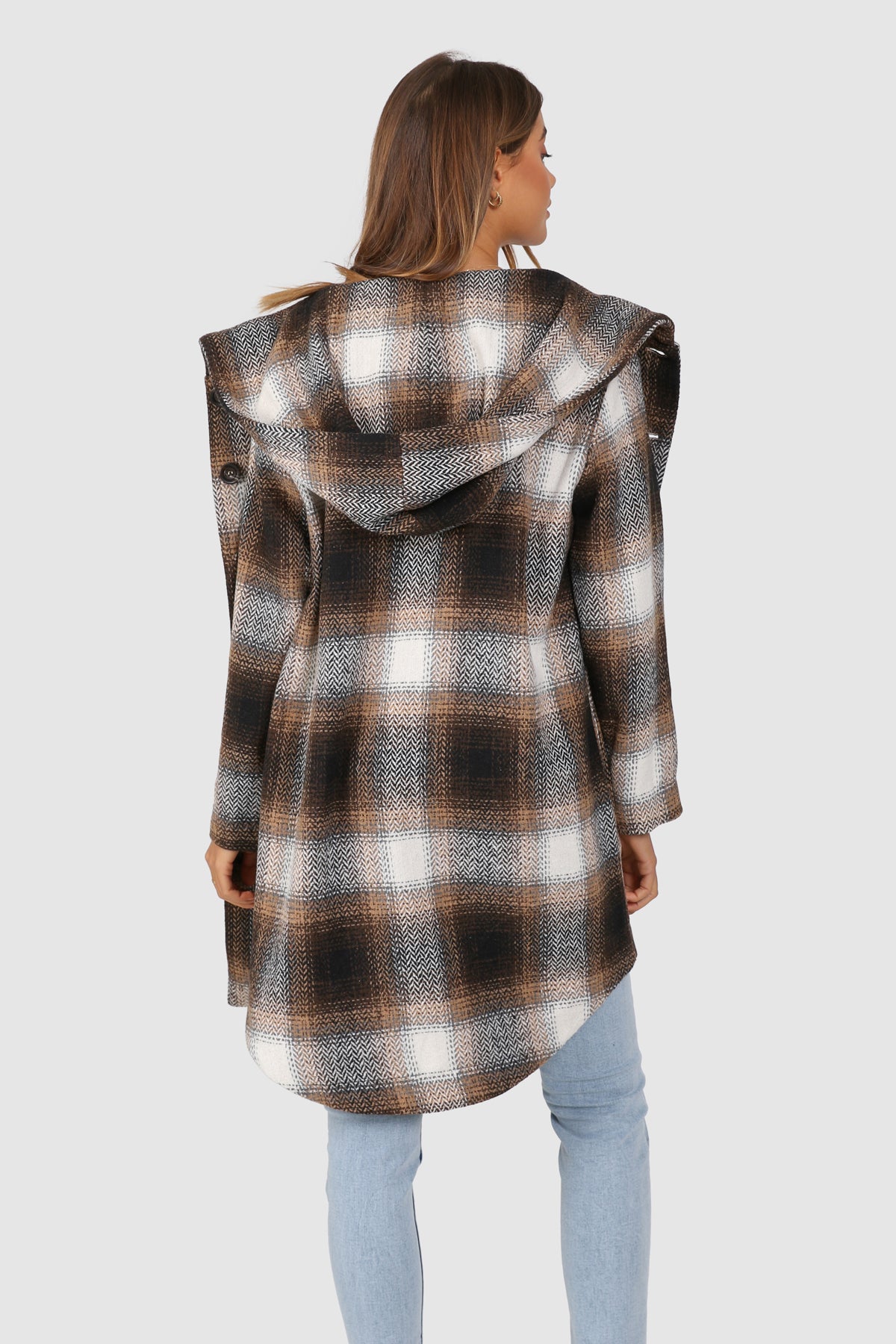 Bailage Haired Caucasian female wearing Plaid Print  Two-oversized front pocket  Relaxed Shoulder  Checkered Lapel Coat  Mid-Length  Buttoned Down  Hooded  Overcoat  Jacket  paired with cotton round neck white tee and high waisted denim jeans